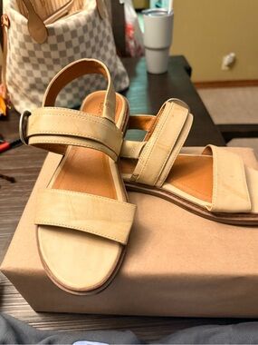Lucky Brand Tan Leather Slingback Sandals